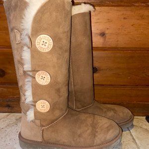 UGG Bailey Button Triplet II Boots Chesnut